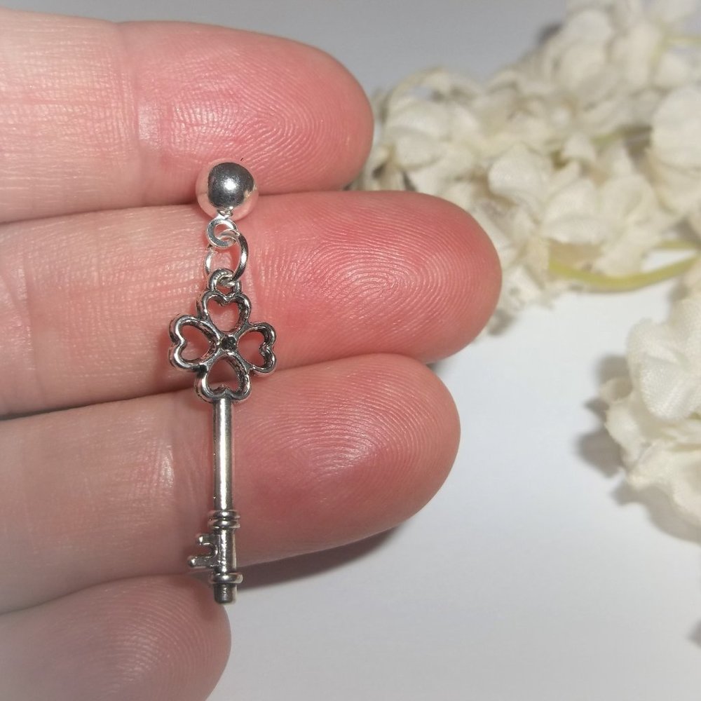 Single Earring Silver Skeleton Key Post Stud Unisex Style Jewelry NWT Gift 8298 - Picture 6 of 8